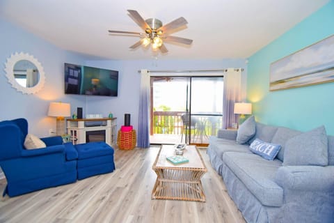 Apartment, 2 Bedrooms | Living area | Streaming services