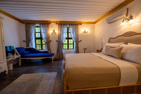 Classic Double Room, Garden View | Free WiFi