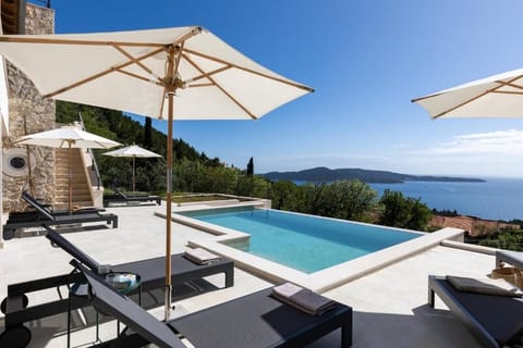 Villa (4 Bedrooms) | Balcony