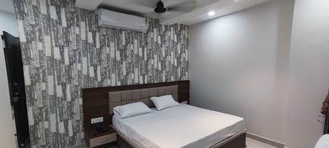 Standard Double Room | Desk, free WiFi