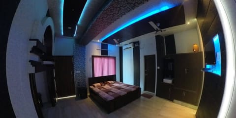 Room, River View | Premium bedding, memory foam beds, free WiFi, bed sheets