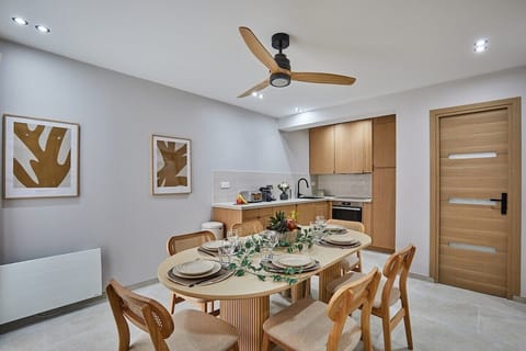 Cuisine avec table pour diner