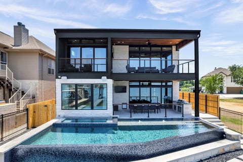 Your Dream Getaway Awaits at the Luxury Lakehouse