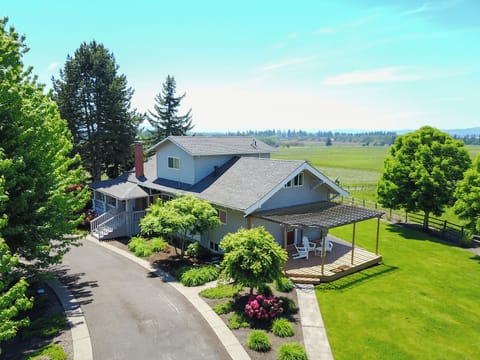Welcome to Wine Farmhouse! A vineyard getaway in the Willamette Valley