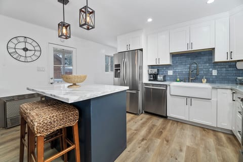 Electric kettle, toaster