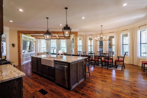 Full Entertaining Kitchen