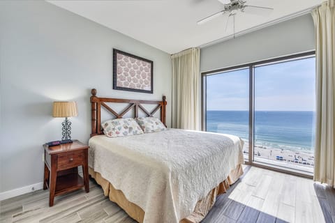 King bed overlooking the Gulf