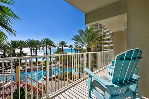 Perfect balcony to enjoy the sunshine, morning coffee or sunset beverage.