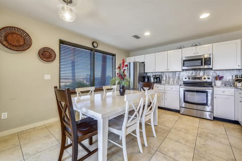 Dining room area, seats 6