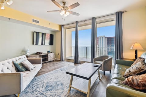 Open living area with Gulf View