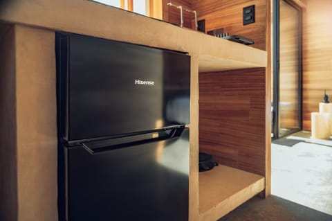 Classic Cabin, Balcony, Lake View | Private kitchen | Mini-fridge, espresso maker, cookware/dishes/utensils