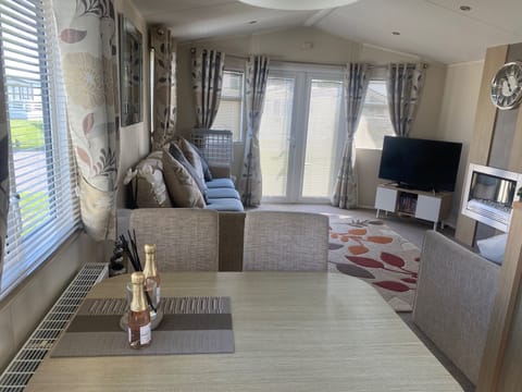 Lovely open plan dining area