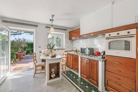 Kitchen and dining area