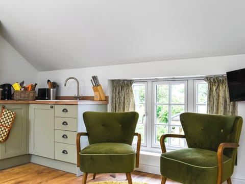 Open plan living space | Roseland Roost - Roseland Rendevous, Truro