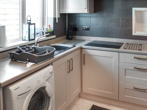 Kitchen | Maes Yr Ysgol, Peniel