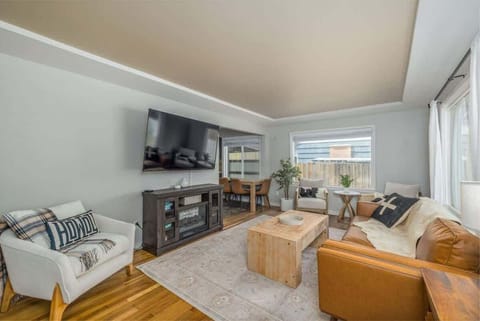 Living room with plenty of seating 