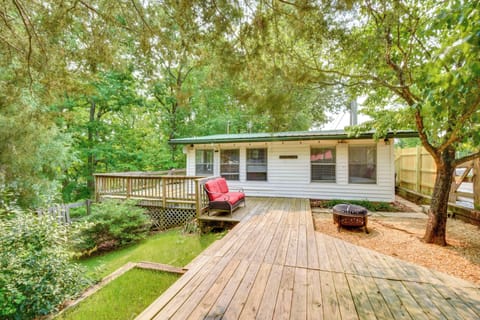 Townville Vacation Rental | 2BR | 1BA | Steps to Enter | 600 Sq Ft