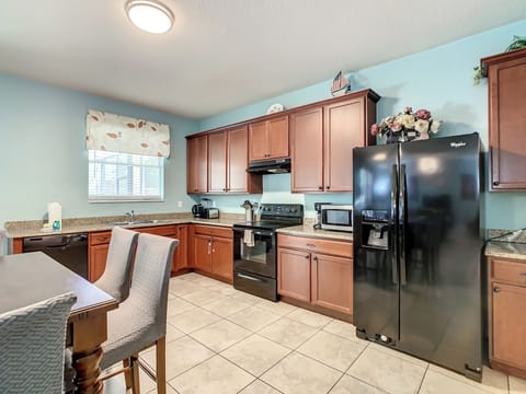 fully equipped kitchen