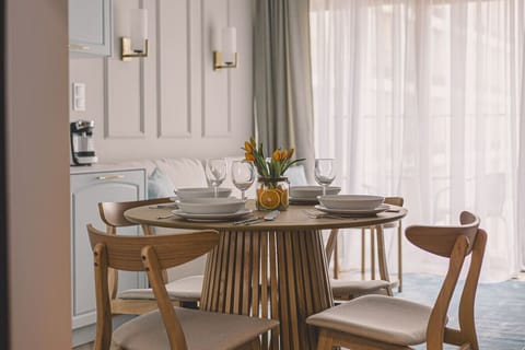 Atmospheric dining space – perfect for breakfast before exploring Mill Island.
