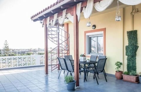 Basic Condo, Partial Sea View | Lanai