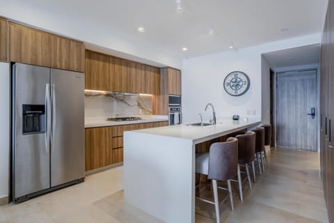 Condo - Image 2