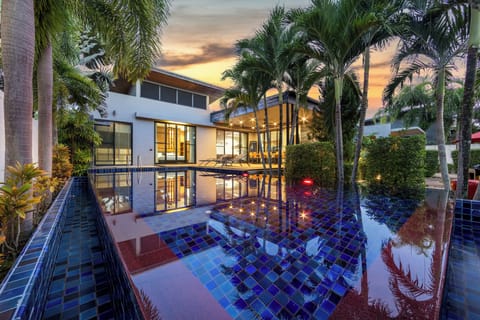 Villa, Lanai, Courtyard View | Pool | Outdoor pool, sun loungers