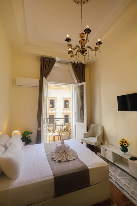 Deluxe Double or Twin Room | Minibar, desk, iron/ironing board, free WiFi