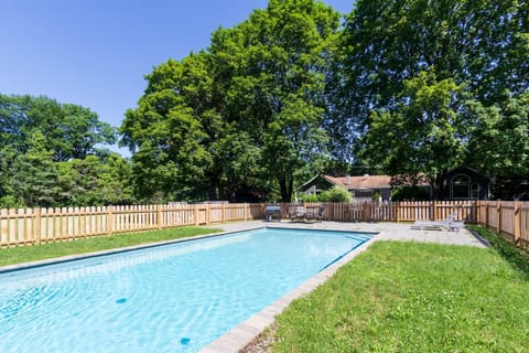 Fully Fenced Pool