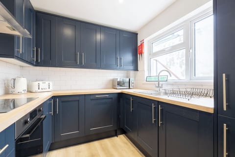 dbdad5cf-d043-48e0-b1ae-dcea0d55fd02