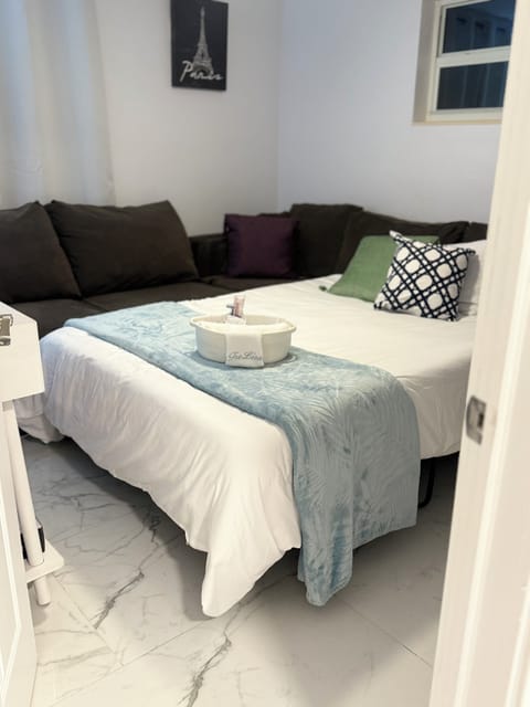 Bedroom #5 Mango Suite with double sofa bed