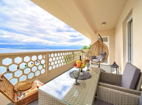 Apartment (One-Bedroom Apartment With Terrace An) | Balcony