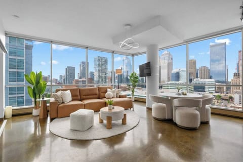 Welcome home! This gorgeous and bright condo in the heart of downtown is waiting for you. 