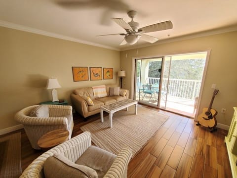 Condo, 3 Bedrooms | Living area