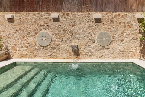 Pool waterfall