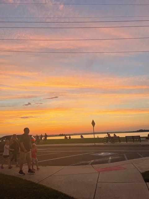.3 mile walk to Sunset Lake Park