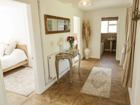 3 bedrooms, individually decorated, individually furnished, free WiFi
