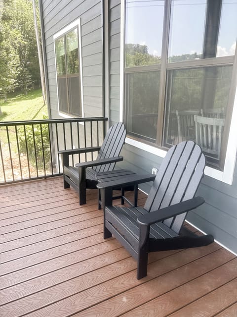 Screened in porch