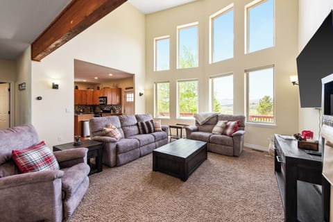 Generously sized living area perfect for relaxing or entertaining