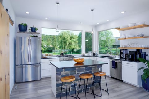 Watch the eagles & osprey while enjoying meals