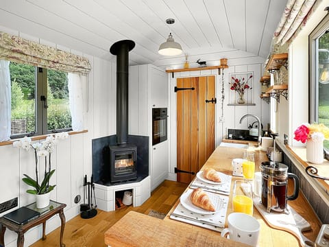 Cartier's Retreat Shepherd's Hut with wood-burner