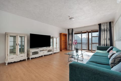 Family Apartment | Living area | TV