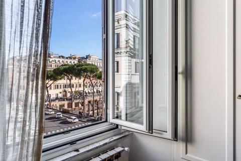 Deluxe Double Room, 1 Double Bed, City View | Premium bedding, minibar, in-room safe, individually furnished