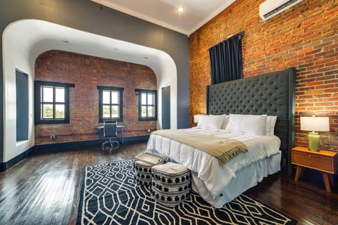 Marshall Vacation Rental | Studio | 1BA | 750 Sq Ft | Stairs Required