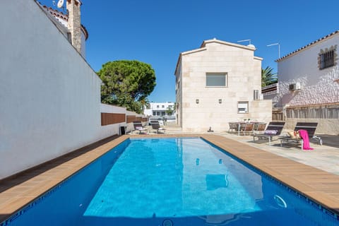 Holiday Home Swimming Pool