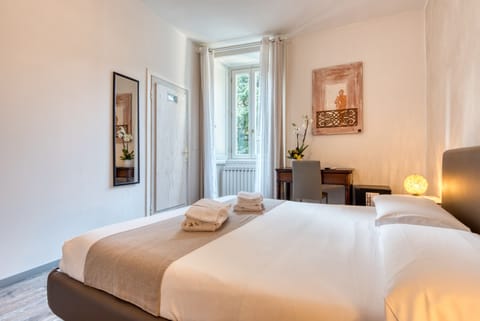 Double Room, Private Bathroom | Hypo-allergenic bedding, down comforters, memory foam beds, minibar