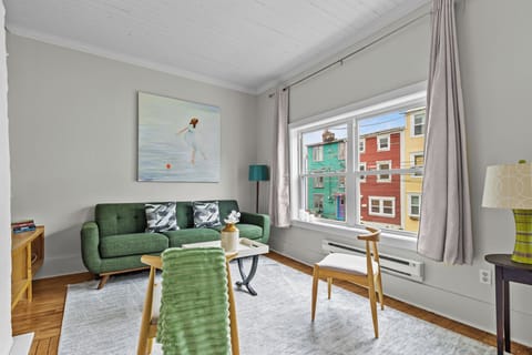 Bright, cozy & full of charm! 🌈 Enjoy colorful views and comfy vibes in this sunlit living space—perfect for relaxing after exploring the city!
