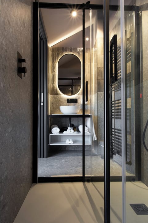 Exclusive Suite, Lake View | Bathroom | Shower, designer toiletries, hair dryer, bathrobes