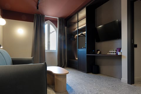 Premium Suite, Garden View | Living area