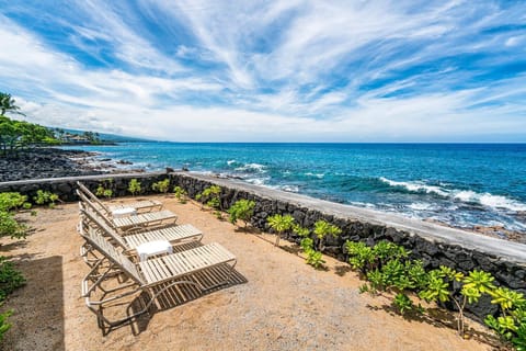 Casa de Emdeko #110: Oceanfront Escape Perfect for Families and Couples