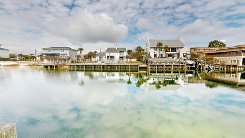 House, 5 Bedrooms | Exterior